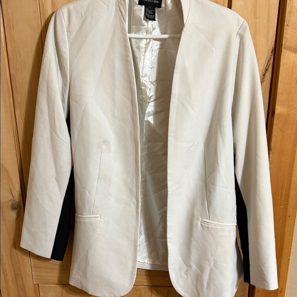Focus 2000 Cream Blazer